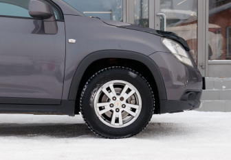Подержанный автомобиль Chevrolet Orlando 2012 года (9 фото)