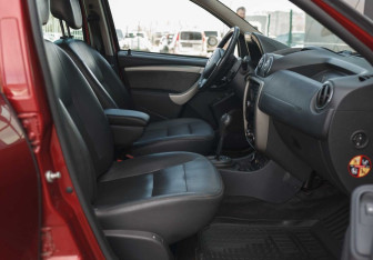 Подержанный автомобиль Renault Duster 2014 года (17 фото)
