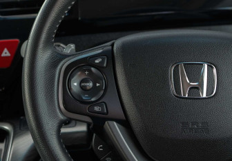 Подержанный автомобиль Honda Stepwgn 2017 года (12 фото)