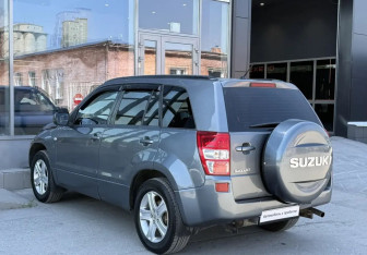 Подержанный автомобиль Suzuki Grand Vitara 2007 года (7 фото)