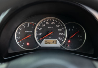 Подержанный автомобиль Toyota Wish Compactvan 2007 года (12 фото)