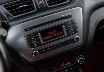 Подержанный автомобиль Kia Rio Sedan 2017 года (14 фото)