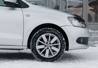 Подержанный автомобиль Volkswagen Polo Sedan 2012 года (9 фото)