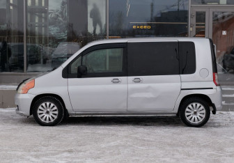 Подержанный автомобиль Honda Mobilio 2002 года (8 фото)