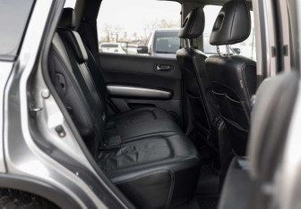 Подержанный автомобиль Nissan X-Trail 2008 года (20 фото)