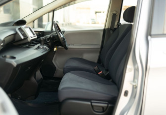 Подержанный автомобиль Honda Freed 2010 года (21 фото)