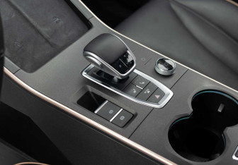 Подержанный автомобиль Omoda C5 2023 года (16 фото)