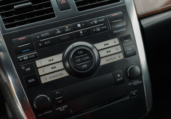 Подержанный автомобиль Nissan Teana 2006 года (15 фото)