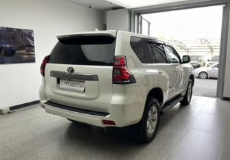 Подержанный автомобиль Toyota Land Cruiser Prado 2021 года (4 фото)