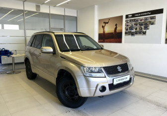 Подержанный автомобиль Suzuki Grand Vitara 2010 года (3 фото)