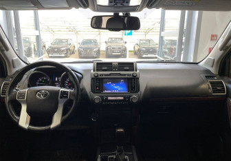 Подержанный автомобиль Toyota Land Cruiser Prado 2017 года (14 фото)