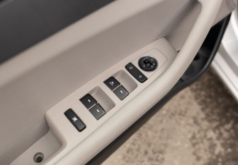 Подержанный автомобиль Hyundai Sonata 2016 года (17 фото)