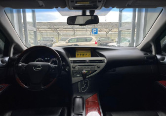 Подержанный автомобиль Lexus RX 2009 года (12 фото)