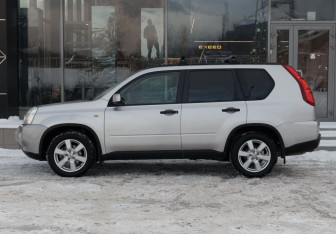 Подержанный автомобиль Nissan X-Trail 2008 года (8 фото)