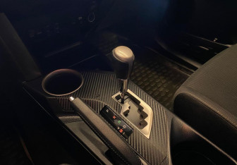 Подержанный автомобиль Toyota RAV4 2015 года (14 фото)