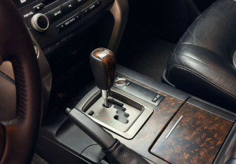 Подержанный автомобиль Toyota Land Cruiser Suv 2011 года (13 фото)