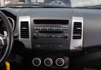 Подержанный автомобиль Mitsubishi Outlander 2007 года (14 фото)