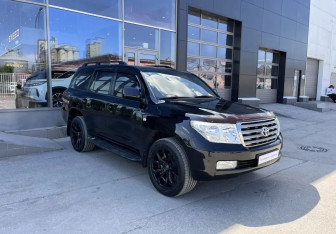 Подержанный автомобиль Toyota Land Cruiser Suv 2008 года (5 фото)
