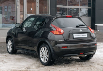 Подержанный автомобиль Nissan Juke 2011 года (7 фото)
