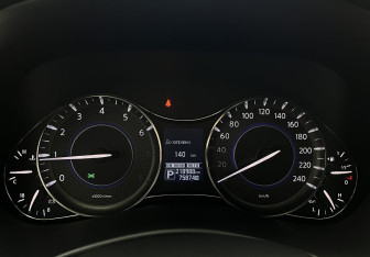 Подержанный автомобиль Infiniti QX80 2018 года (10 фото)
