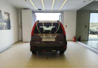 Подержанный автомобиль Nissan X-Trail 2010 года (5 фото)