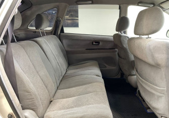 Подержанный автомобиль Toyota Nadia 1998 года (10 фото)