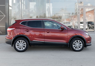 Подержанный автомобиль Nissan Qashqai 2015 года (4 фото)