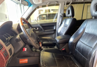 Подержанный автомобиль Mitsubishi Pajero 2003 года (9 фото)