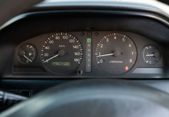 Подержанный автомобиль Toyota Carina Sedan 1998 года (12 фото)