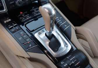 Подержанный автомобиль Porsche Cayenne 2014 года (16 фото)