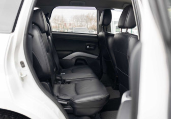 Подержанный автомобиль Mitsubishi Outlander 2010 года (16 фото)