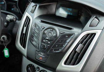 Подержанный автомобиль Ford Focus Wagon 2012 года (14 фото)