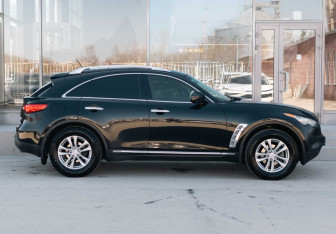 Подержанный автомобиль Infiniti FX 2010 года (4 фото)