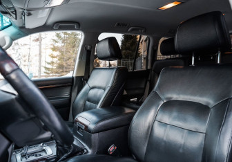 Подержанный автомобиль Toyota Land Cruiser Suv 2012 года (35 фото)