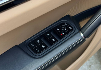 Подержанный автомобиль Porsche Cayenne 2019 года (14 фото)