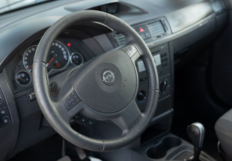 Подержанный автомобиль Opel Meriva 2008 года (11 фото)