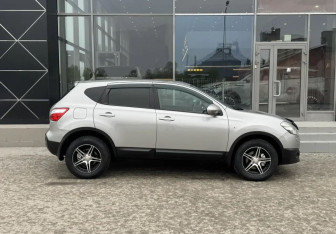 Подержанный автомобиль Nissan Qashqai 2012 года (4 фото)
