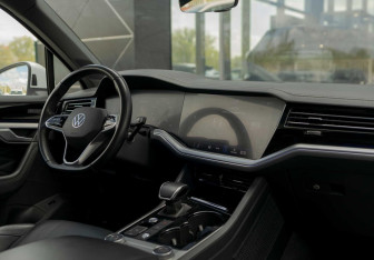 Подержанный автомобиль Volkswagen Touareg 2021 года (10 фото)
