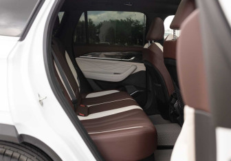 Подержанный автомобиль Geely Monjaro 2023 года (21 фото)