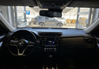 Подержанный автомобиль Nissan X-Trail 2021 года (10 фото)
