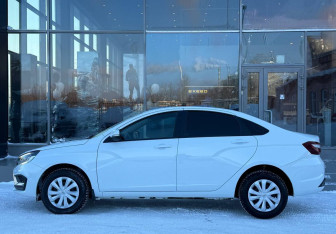 Подержанный автомобиль LADA (ВАЗ) Vesta Sedan 2023 года (2 фото)