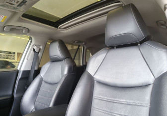 Подержанный автомобиль Toyota RAV4 2020 года (12 фото)