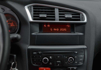 Подержанный автомобиль Citroen C4 Hatchback 2012 года (14 фото)