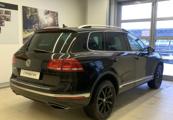 Подержанный автомобиль Volkswagen Touareg 2017 года (4 фото)