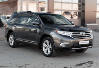 Подержанный автомобиль Toyota Highlander 2011 года (3 фото)