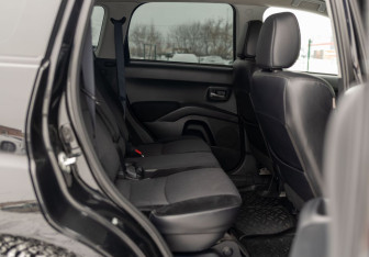 Подержанный автомобиль Peugeot 4007 2012 года (18 фото)