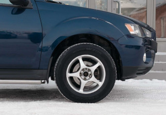 Подержанный автомобиль Mitsubishi Outlander 2010 года (9 фото)