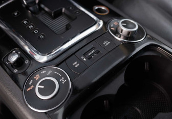 Подержанный автомобиль Volkswagen Touareg 2007 года (16 фото)