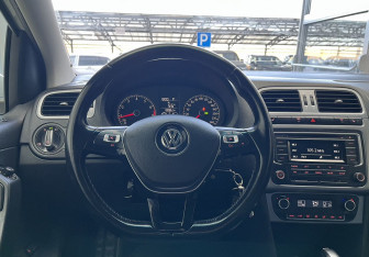 Подержанный автомобиль Volkswagen Polo Sedan 2016 года (10 фото)