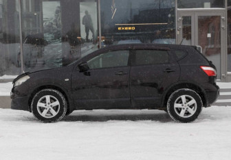 Подержанный автомобиль Nissan Qashqai 2010 года (8 фото)